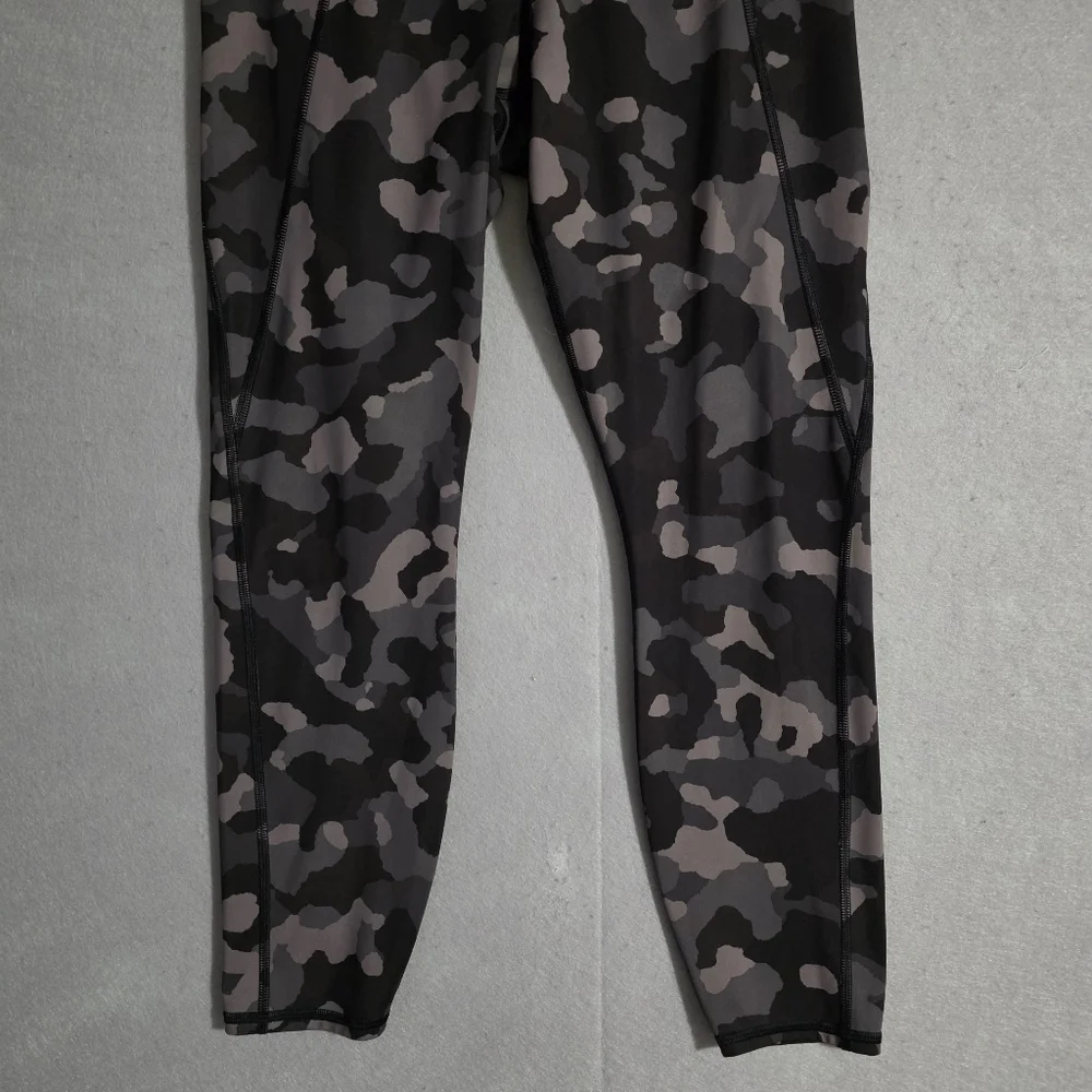Athleta Womens Black Lightning Camo 7/8 Tight 487500 Size Medium